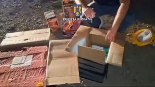 Captură uriaşă. Câte kilograme de artificii reuşise un şofer din Bacău să ascundă în portbagajul maşinii