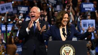 Tim Walz a pus rapid tunurile pe Trump și Vance: "Tipii ăştia sunt înfiorători. Pur și simplu ciudaţi ca naiba"