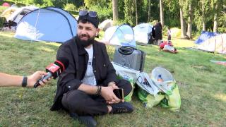 Cătălin locuieşte în Londra, dar şi-a programat concendiul pentru a nu rata pelerinajul de la  Mănăstirea Nicula: "Aici găsim o linişte sufletească"