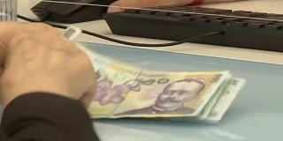 CALCUL: Cât putem câştiga dacă depunem 15.000 lei într-un depozit bancar pe o perioadă de 12 luni. Investiţia în titlurile de stat, mai avantajoasă