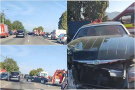 Un șofer a uitat să acorde prioritate și s-a înfipt cu Chryslerul într-un autobuz, în Maramureș. Cinci persoane, la spital