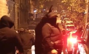 Proteste în Georgia. Mai mulţi jurnalişti şi manifestanţi, bătuţi de persoane îmbrăcate în negru