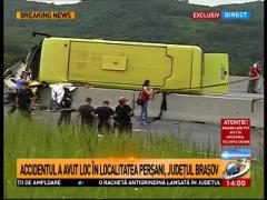 ACCIDENTUL din Perşani: Douăzeci de persoane au fost transportate la spital. MAI anunţă că au intervenit 50 de lucrători ai ISU și ai Ambulanței