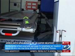 Accident CUMPLIT în judeţul Tulcea. Ambulanță cu un pacient de trei ani, spulberată în trafic de un șofer neatent (VIDEO)