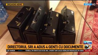 IMAGINI SPECTACULOASE în Parlament! Hellvig a adus PATRU VALIZE cu documente clasificate: Se vor lămuri multe lucruri (VIDEO)