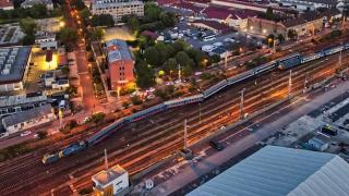 Un tren care a plecat din Cluj a deraiat în Budapesta. Presa din Ungaria a criticat condiţiile în care erau transportaţi pasagerii