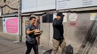 Percheziţii la şapte medici şi asistente din Timişoara, acuzaţi de luare de mită. Unul dintre doctori, prins cu 1.000 de euro şi 1.000 de lei asupra sa