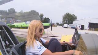 BIAS 2024. Andreea, singura femeie pilot care participă la show-ul aviatic. Zboară de la 16 ani, iar la 19 ani, era deja instructor de zbor