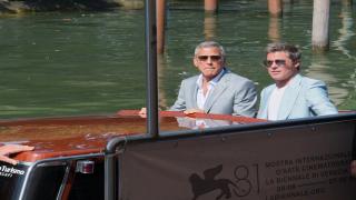 Brad Pitt şi George Clooney, apariţie spectaculoasă la Veneţia. Cei doi au venit cu o barcă