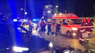 Impact violent între o maşină şi o motocicletă, în Satul de Vacanţă din staţiunea Mamaia