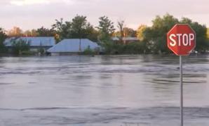 Salvatorii încă nu au scos toţi localnicii din Slobozia Conachi, cea mai afectată localitate din Galaţi: peste 5.500 de gospodării lovite de ape