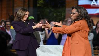 După Taylor Swift, Kamala Harris a mai câştigat o susţinătoare de calibru: Oprah. 