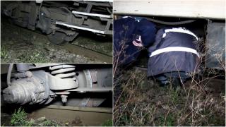 Tren de marfă, deraiat de pe o cale ferată din Gorj. Locomotiva a sărit pur şi simplu de pe șine și a blocat două trenuri de călători