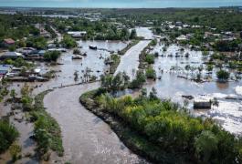 Primul judeţ care intră sub cod roşu de ploi torenţiale şi evacuează oamenii. Cantităţile de apă vor ajunge până la 100 l/mp