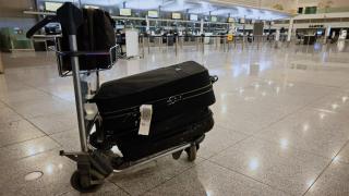 Doi români, prinși cu bijuterii de lux în valoare de 650.000 de euro pe aeroportul din Munchen. Ceasul pe care îl purta bărbatul le-a atras atenția vameșilor