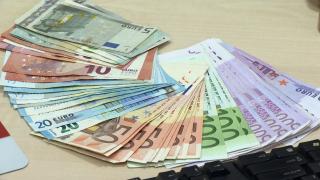 CALCUL: Sute de mii de români vor plăti rate mai mici. Decizia luată de Banca Centrală Europeană