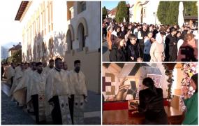 "Credinţa ne uneşte pe toţi". Zeci de preoţi şi sute de credincioşi din Alba Iulia au participat la procesiunea de aducere a moaştelor Sf. Iosif cel Nou de la Partoş