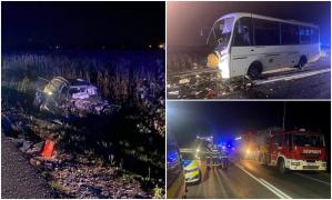 Accident la Băcia cu 2 morți și 20 de răniți. Un tânăr de 17 ani a sfârşit pe loc, după ce a intrat cu maşina într-un autocar, pe contrasens