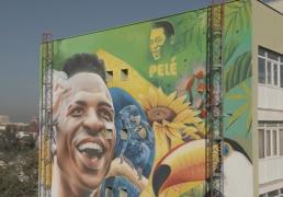 Cea mai mare pictură murală din Bucureşti, realizată de un brazilian. Vincius, starul lui Real Madrid, personajul principal