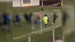 Bătaie între părinţi la un meci de fotbal de copii, din Bonţida. Micii sportivi au încercat să-şi calmeze taţii