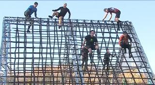 Cursă cu obstacole în Mureş. Împătimiţii de sport şi adrenalină au participat la o competiţie inedită la Sovata