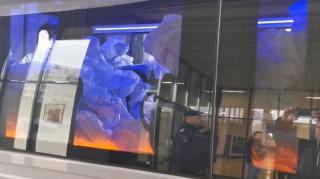 Sacii cu buletinele de vot, căraţi cu autobuzele, microbuzele şi cărucioarele de cumpărături la sediile prefecturilor din întreaga ţară