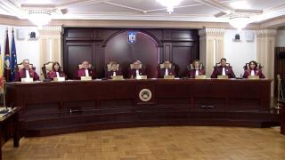 CCR a amânat decizia privind anularea alegerilor pentru luni, 2 decembrie. Scenarii