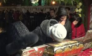 Sfântul Andrei, prăznuit pe 30 noiembrie. Enoriaşii au pornit în marşul luminii la Galaţi şi s-au rugat pentru pace