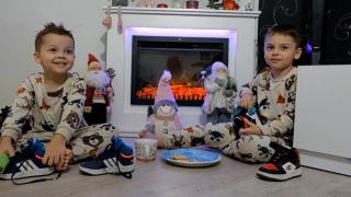 Copiii din Galaţi, afectaţi de inundaţii, ajutaţi de spiriduşi să primească vizita lui Moş Nicolae