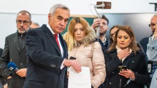 Sesizări pe bandă rulantă la CCR pentru anularea primului tur al alegerilor prezidențiale după desecretizarea CSAT