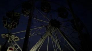 Panică în Galați, după ce mai mulți copii au rămas blocați în roata panoramică de la Târgul de Crăciun. Scenariul, tras la indigo în Satu Mare