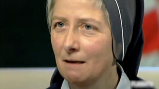 Măicuță din Italia, mână în mână cu mafioții. Sub slujba Domnului, a spălat 12 milioane de euro cu banda ei și o altă grupare