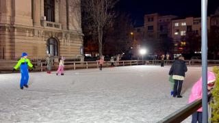 O fetiţă de 9 ani s-a electrocutat în timp ce se afla la patinoar, în Ploieşti. Cum a fost posibil incidentul