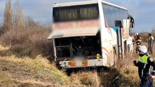 Filmul tragediei din Ghiroda, Timiş, unde şoferul unui autocar plin cu pasageri a leşinat la volan. Îngroziţi, oamenii au încercat să se salveze