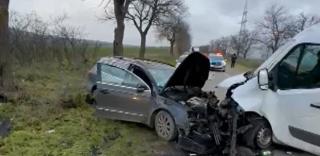 Accident grav în Vaslui. Un mort şi trei răniţi, după ce o maşină s-a izbit cu o autoutilitară