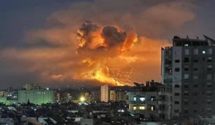 Explozie masivă în Siria. Momentul în care un depozit de arme sare în aer, în urma unui bombardament israelian 