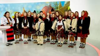 Grupul de colindători "Brâu de Maramureş",  în platoul Observator