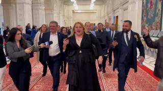 Șoșoacă a cântat "O, ce veste minunată!" în Parlament, acompaniată de colegii de partid