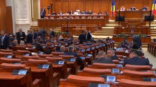 Noul Guvern, învestit pe "repede-înainte" şi la limită: 10 parlamentari au făcut diferenţa între guvernul "Ciolacu 2" şi haos politic