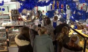 Delicatesa nelipsită de pe masa de Crăciun. Clienţii fac coadă în faţa magazinelor: "Este fudulia sărbătorilor"