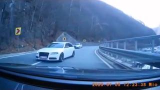 Şoferul unui Audi, depăşire criminală pe Defileul Jiului. O cameră de bord a filmat manevra inconştientă