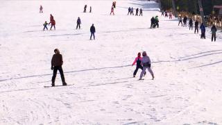 Val de accidente pe pârtiile din Predeal. La ce trebuie să fie atenţi turiştii atunci când aleg domeniul schiabil