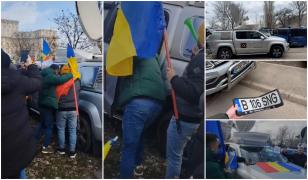 Momentul în care maşina echipei Observator a fost atacată de susţinătorii lui Călin Georgescu, la protestul din Capitală