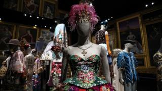 Expoziţie de modă inedită. Domenico Dolce şi Stefano Gabbana şi-au prezentat lucrările la Paris pentru prima dată în ultimii 40 de ani