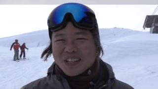 Reacţia unui turist din Japonia, ajuns pentru prima dată la munte în România. "Zăpada este senzaţională"