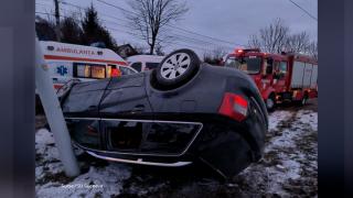 Două accidente grave într-o singură zi, în Suceava. Clipe de groază pentru 6 persoane, după ce o maşină s-a răsturnat