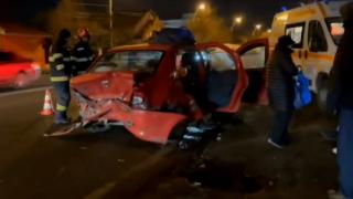 Accident grav în Timişoara. Un bărbat de 72 de ani a ajuns la spital, după ce o şoferiţă s-a înfipt cu viteză în maşina lui