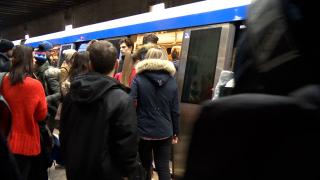 Sindicaliştii ameninţă cu greva generală la metrou. Li s-au tăiat măririle de 1.050 lei şi salariile compensatorii la pensionare