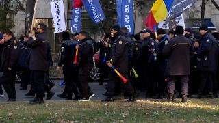 Poliţiştii ameninţă că nu vor mai lucra în weekend şi de sărbători. Ordonanţa "trenuleţ" le-a tăiat plata orelor suplimentare