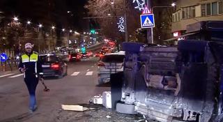 Cine e poliţistul care a provocat două accidente în câteva minute, în Argeş. MAI l-a prezent drept un erou, în trecut